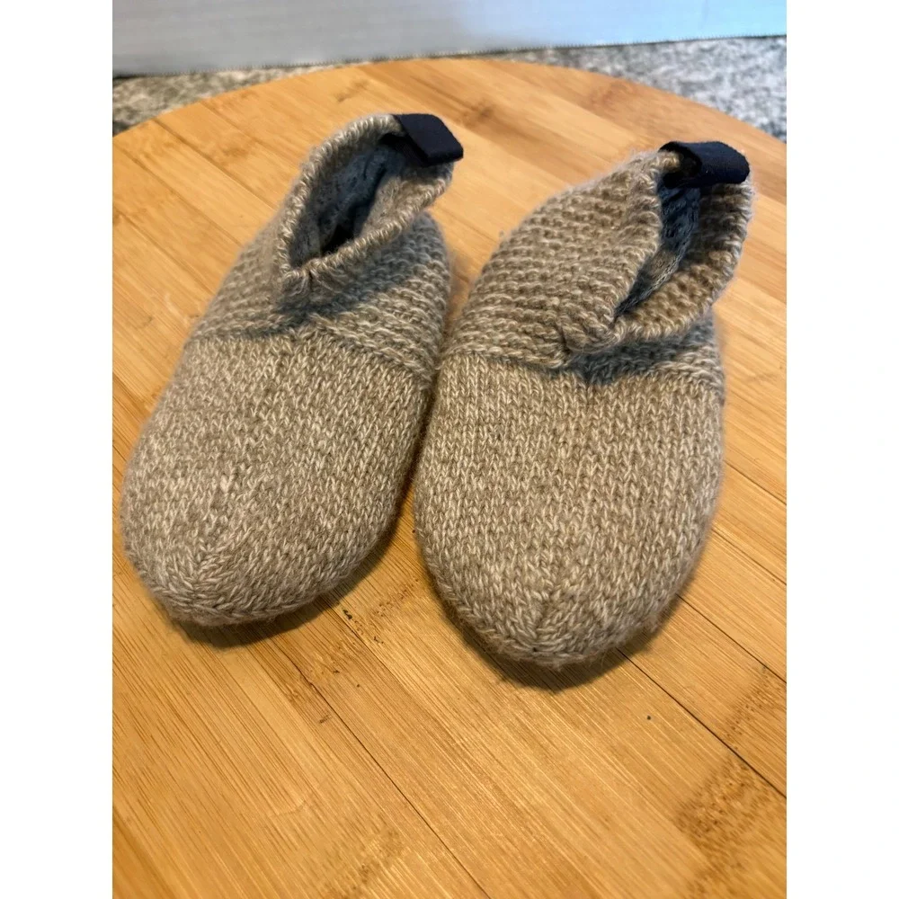 Bombas Toddler Gripper Slippers Oatmeal Beige Knit House‎ Shoes Size 5-7 Toddler
